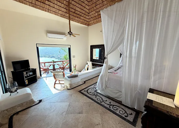 Tentaciones Boutique - Ocean View & Private Pools - Adults Only Zihuatanejo